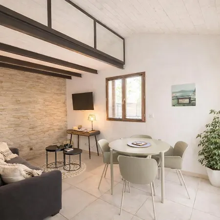 A 200m Du , Terrasse Unique & Clim Apartment Annecy